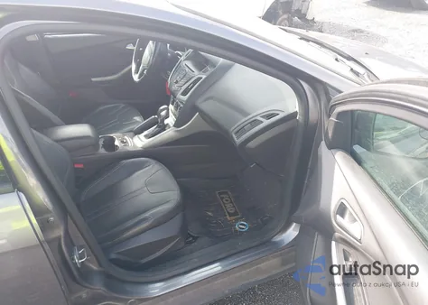 2014 Ford Focus Se z USA, uszkodzony, nr VIN 1FADP3F25EL274250